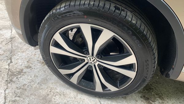 VOLKSWAGEN TOUAREG  AUTO 262 BHP CREW CAB 3.0 TDI 360258435