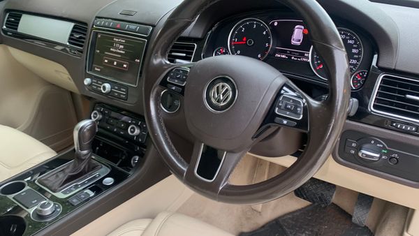 VOLKSWAGEN TOUAREG  AUTO 262 BHP CREW CAB 3.0 TDI 360258444
