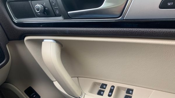 VOLKSWAGEN TOUAREG  AUTO 262 BHP CREW CAB 3.0 TDI 360258445