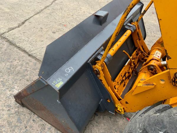 KOMATSU SK07 SKID STEER WHEELED LOADER. 360268003