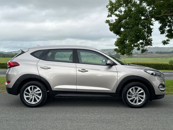 Hyundai Tucson 2018 SE Low mileage 360270149