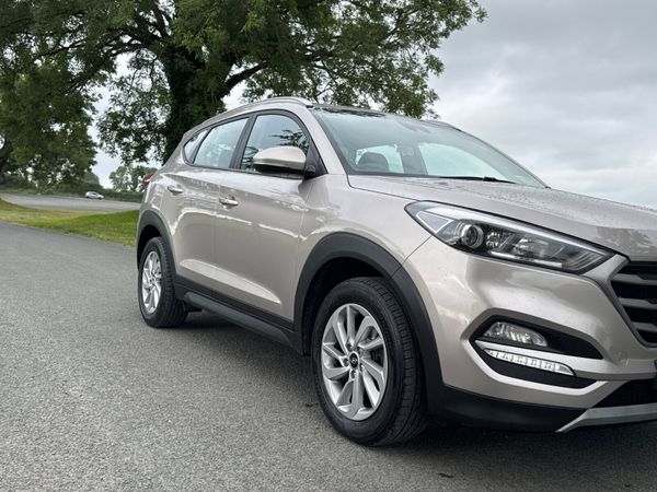 Hyundai Tucson 2018 SE Low mileage 360270368