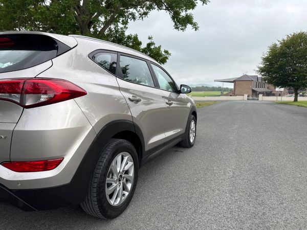 Hyundai Tucson 2018 SE Low mileage 360270427