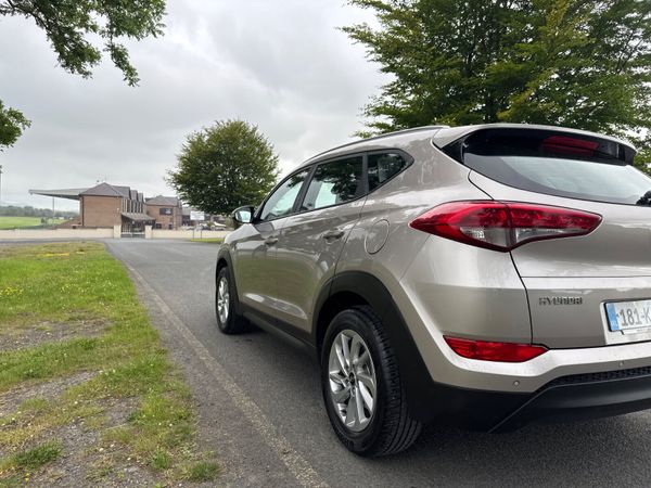 Hyundai Tucson 2018 SE Low mileage 360270450