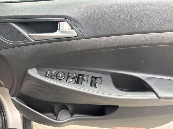 Hyundai Tucson 2018 SE Low mileage 360270744