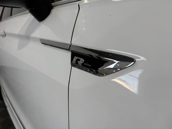 17 Volkswagen Tiguan R-Line DSG 4Motion 360362137