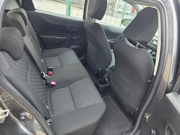 Toyota Yaris 2013 360389294