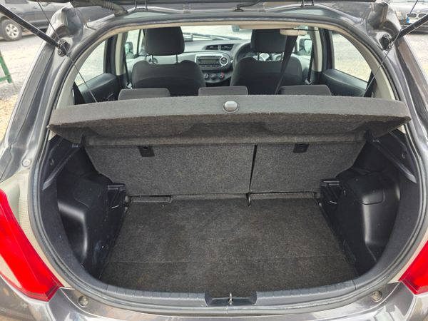Toyota Yaris 2013 360389293