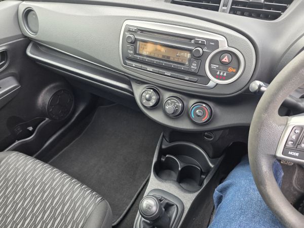 Toyota Yaris 2013 360389308