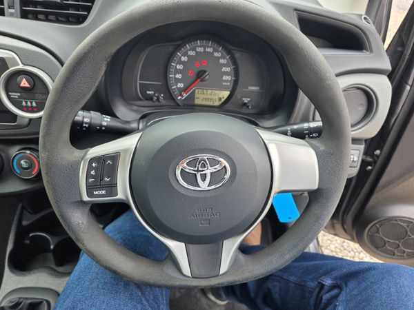 Toyota Yaris 2013 360389319