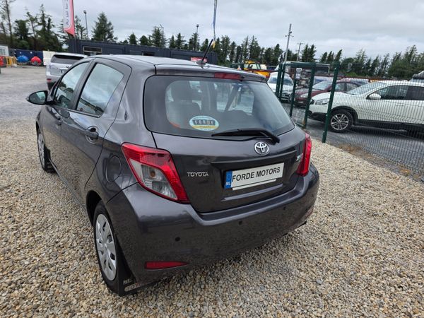 Toyota Yaris 2013 360389327