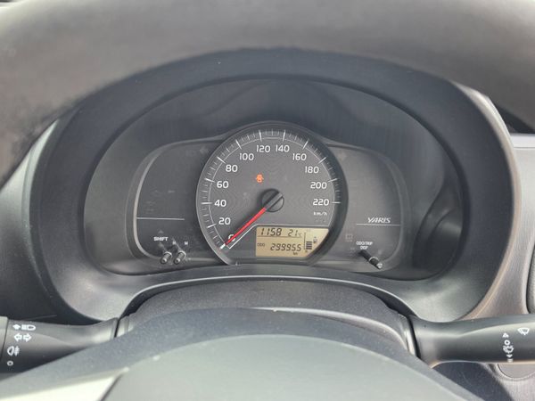 Toyota Yaris 2013 360389334