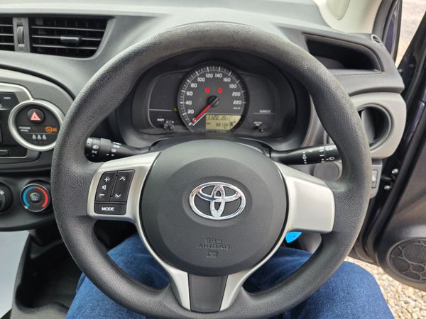 Toyota Yaris 2012 360444886