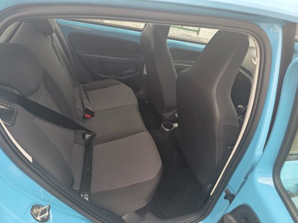 Volkswagen up! 2018 360443820