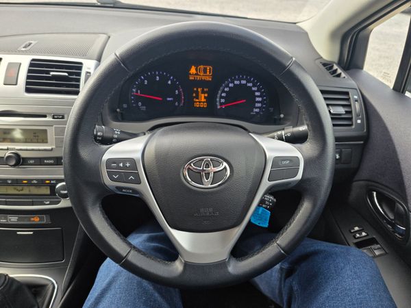 Toyota Avensis 2013 360474742