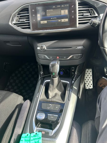 2015 Peugeot 308 1.2 Petrol Auto LOW KMS 360470336