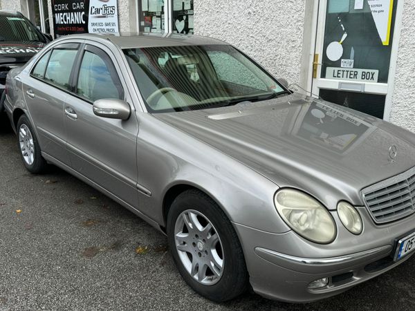 Mercedes E200 360488555