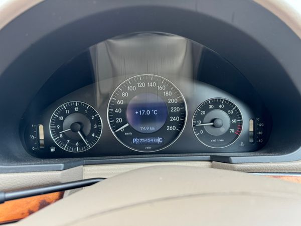 Mercedes E200 360488562