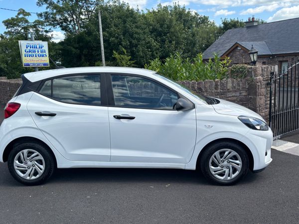 Hyundai i10 2024 only 20000 kms  as new 360501011
