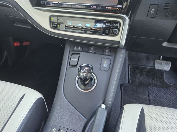2016 TOYOTA AURIS HYBRID G /Leather Spec 360544457