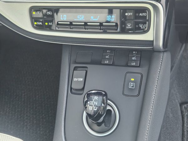 2016 Toyota Auris Hybrid /Modellista Spec 360546601