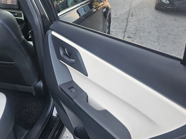 2016 Toyota Auris Hybrid /Modellista Spec 360546613