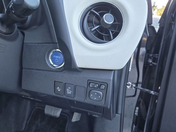 2016 Toyota Auris Hybrid /Modellista Spec 360546647