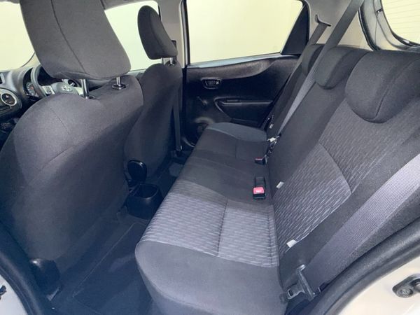 Toyota Yaris 1.0 VVT-i 3Dr Terra 360575036