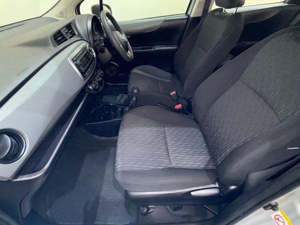 Toyota Yaris 1.0 VVT-i 3Dr Terra 360575038