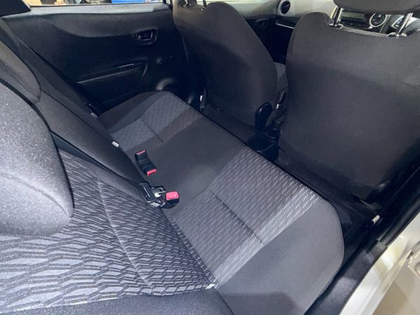 Toyota Yaris 1.0 VVT-i 3Dr Terra 360575042