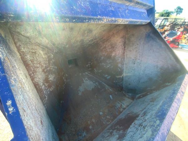 CONQUIP 1500lts CONCRETE POURING SKIP....1125c. 360581138
