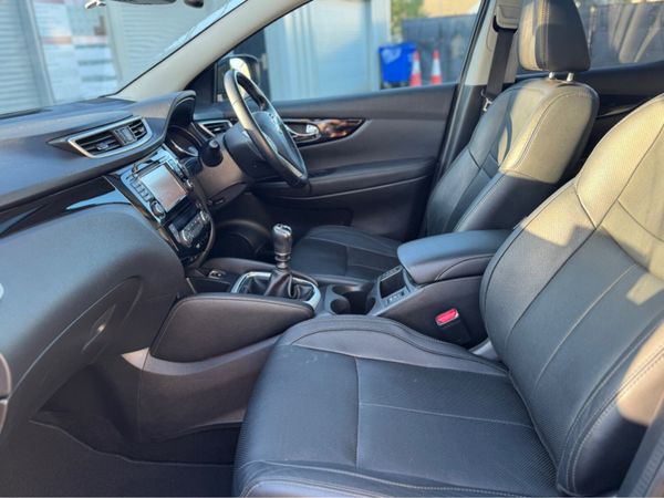 Nissan Qashqai 1.2 SV PREMIUM '17 4DR 360597034