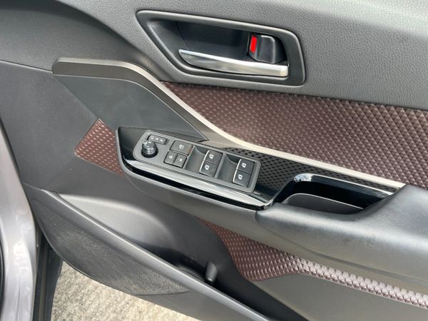 TOYOTA C-HR 2018, 1.8 HYBRID AUTO HIGH SPEC 360601944