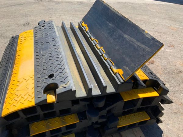 INTERLOCKING CABLE PROTECTION RAMPS....2224. 360610296