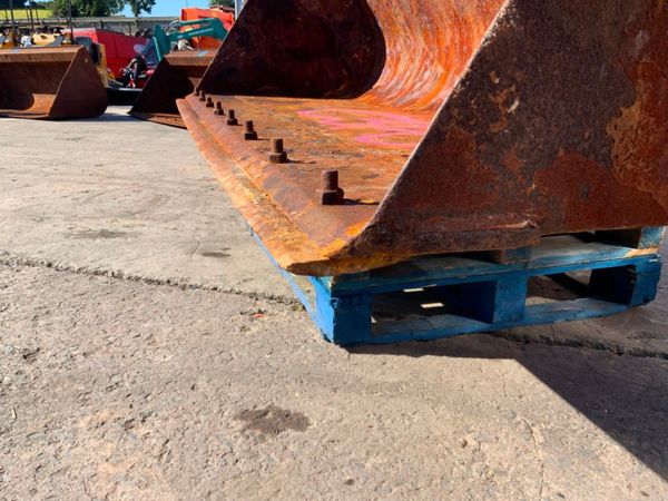 90"  JCB TELEPORTER LOADING BUCKET.....C3PO. 360683851