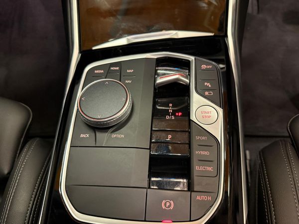 BMW 330e Sport Estate LCi 360697343
