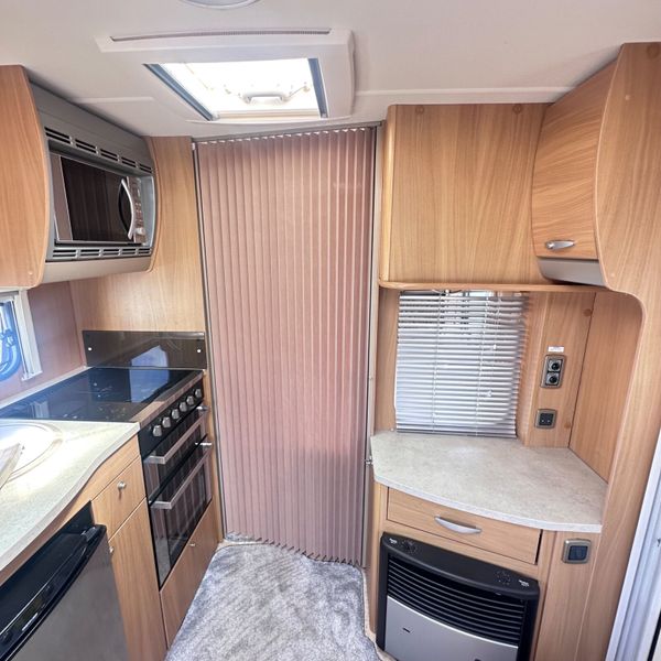 ✨STUNNING SWIFT CHARISMA 4 BERTH FIXED BED✨ 360698338