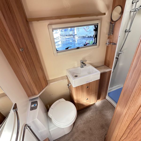 ✨STUNNING BAILEY UNICORN 4 BERTH FIXED BED✨ 360698579