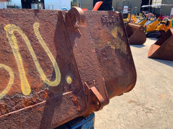 90" JCB TELEPORTER BUCKET......63n. 360702216
