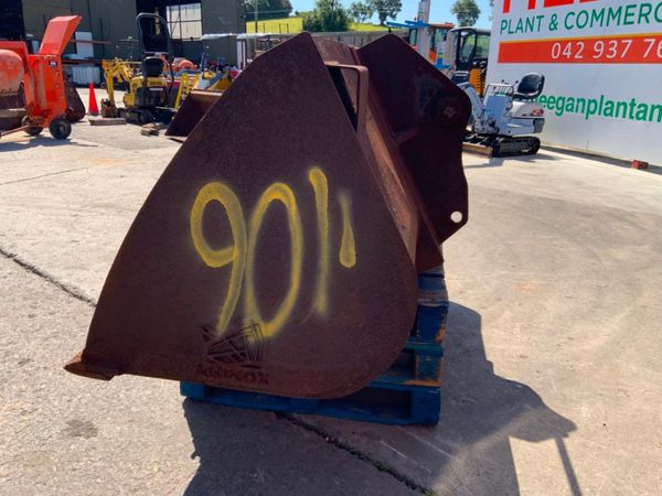90" RHINOX MANITOU LOADER BUCKET......63k. 360702480