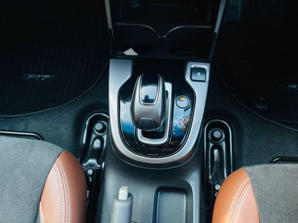 HONDA FIT 2017 PREMIUM LEATHER LOW MILES 360703725