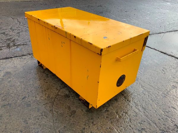 ARMORGARD 'CHEMBANK' STORAGE BOX........1381t. 360837695