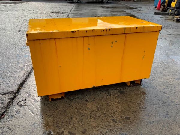 ARMORGARD 'CHEMBANK' STORAGE BOX........1381t. 360837696
