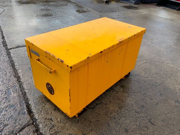 ARMORGARD 'CHEMBANK' STORAGE BOX........1381t. 360837697