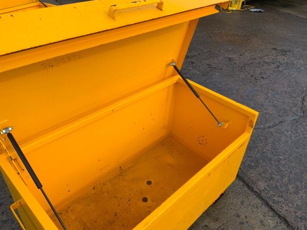 ARMORGARD 'CHEMBANK' STORAGE BOX........1381t. 360837691