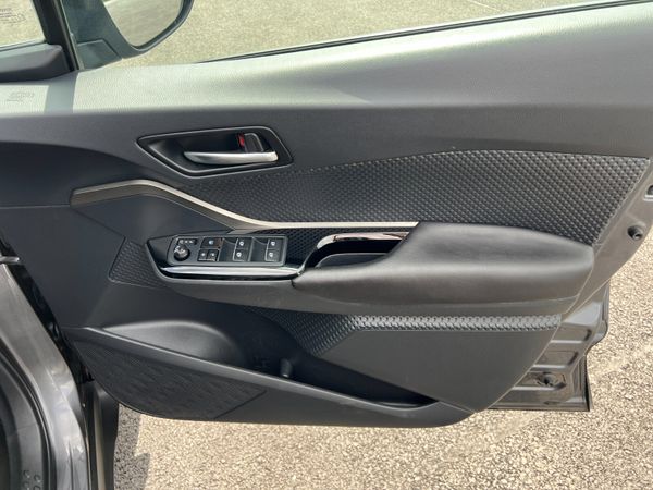 2018 (182) Toyota CH-R Design 1.8 CVT Hybrid 360840222