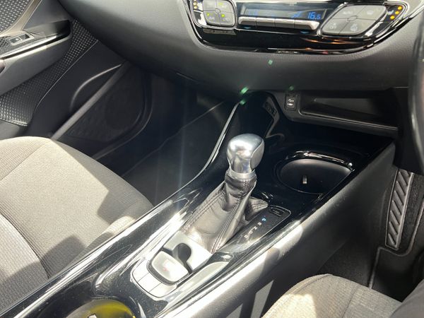2018 (182) Toyota CH-R Design 1.8 CVT Hybrid 360840234