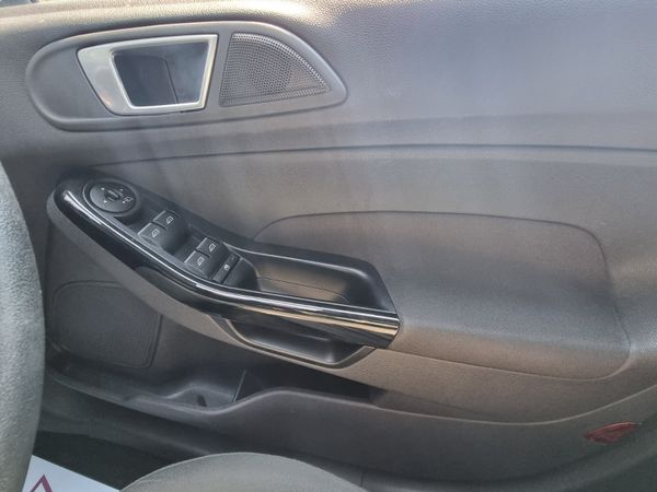 Ford Fiesta 2016 360859695