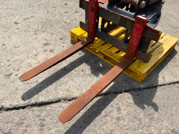 2023 DROMONE PALLET FORK ATTACHMENT.....3668. 360871962