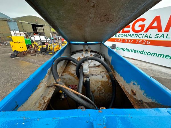 .2000 litre fuel bowser 360892795